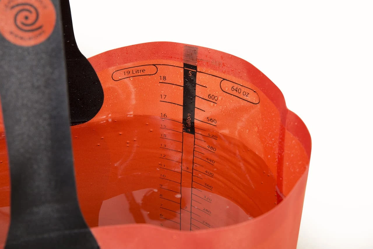 Sea To Summit Folding Bucket 4 Sea To Summit Folding Bucket - Image 4